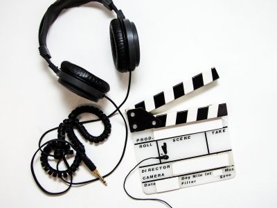 headphones, clapper, clapperboard-4223911.jpg